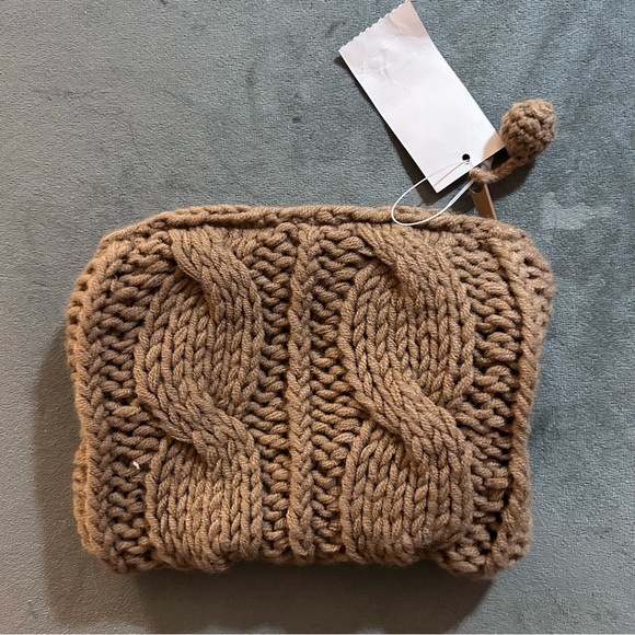 OLD NAVY small cable knit bag with Pom pom 5-1/2” x 7-1/2” - Picture 2 of 3